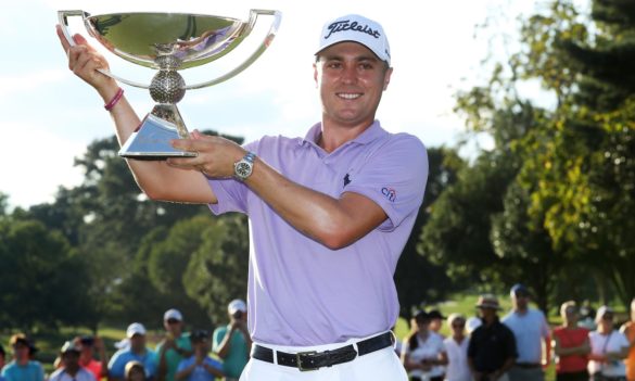 Justin Thomas con il trofeo della FedExCup vinta nel 2017. Il 26enne del Kentucky, in testa alla classifica prima dell'atto finale del Tour Championship, è anche quest'anno l'uomo da battere