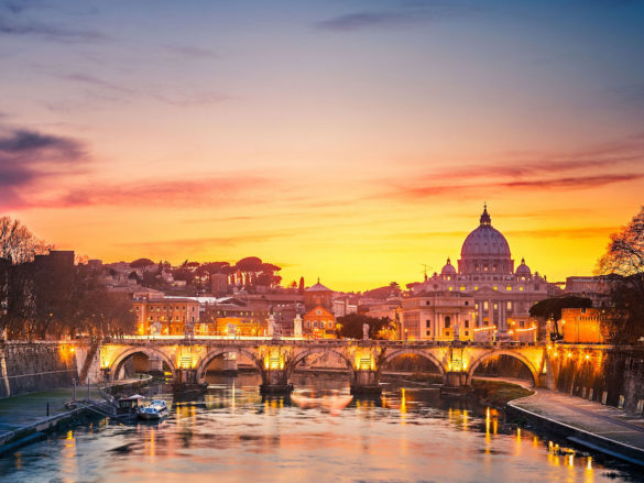 Una suggestiva immagine di Roma al tramonto